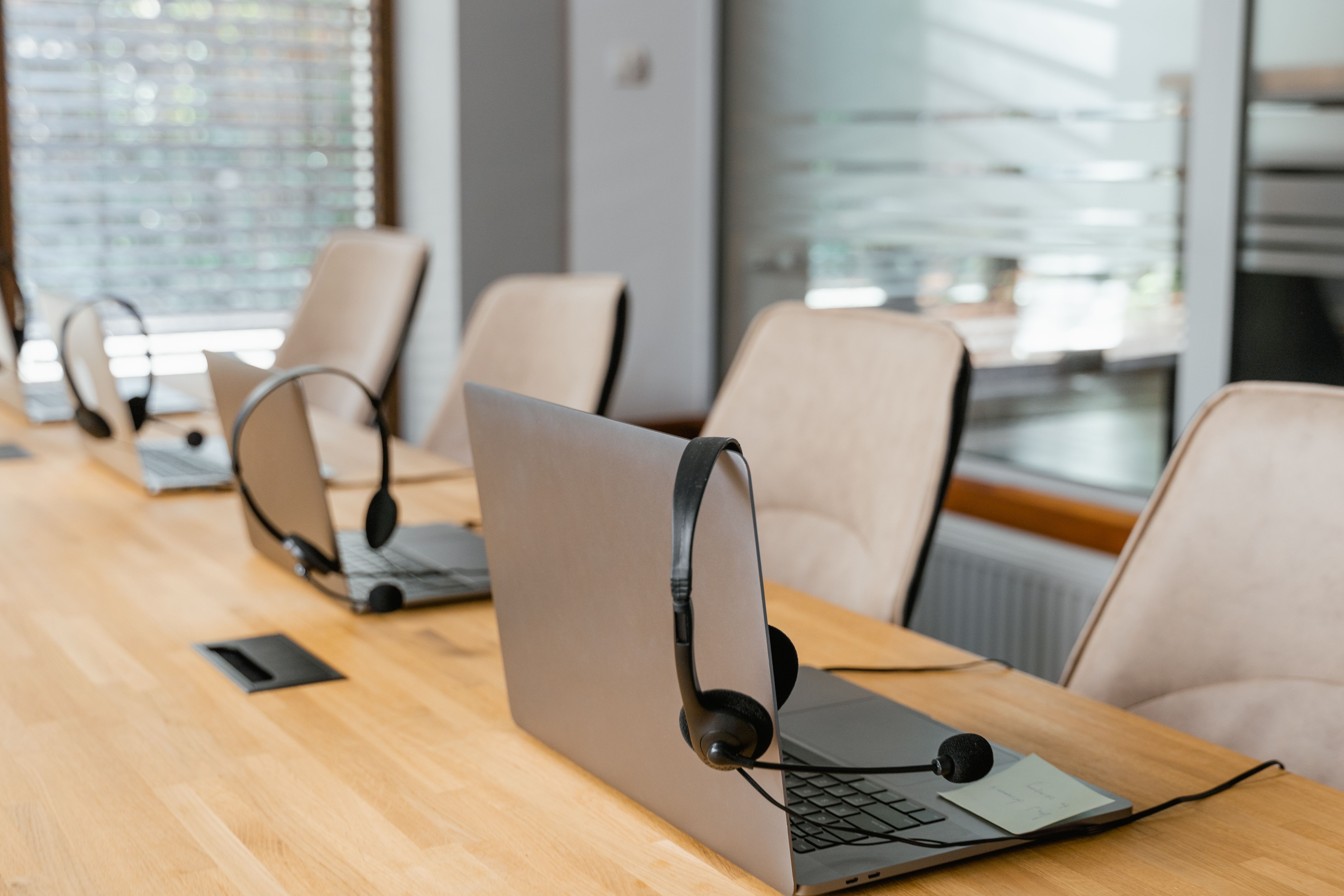 Verkoop en advies bij aankoop van pc's en toebehoren bij PC-Group